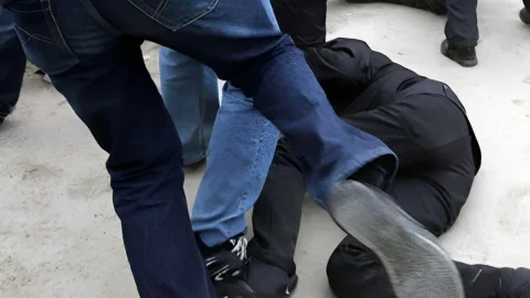 Ata mülkünə görə xəstə qardaşını amansızlıqla döydü&nbsp;