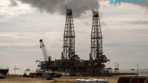 Venesuela nefti 5 Qərb şirkətinin nəzarətinə keçdi