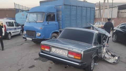 Göygöldə yük və minik maşınları toqquşub&nbsp;- Yeniyetmə yaralanıb