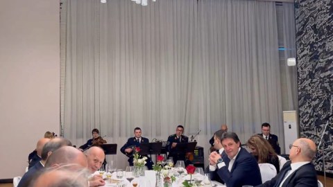 Serbiyanın hərbi orkestri Azərbaycan mahnısı "Ay Laçın"ı ifa edib