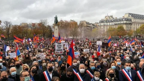Fransa erməniləri Paşinyana qarşı: diasporu zəiflədirsən&nbsp;