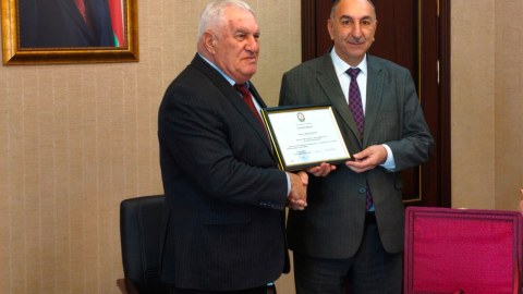 İcra başçısı yenicə işə götürdüyü köməkçisini vəzifədən AZAD ETDİ