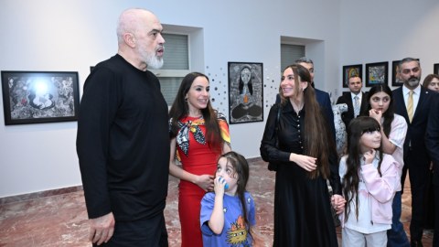 Leyla və Arzu Əliyevalar "Ana təbiət" sərgisinin açılışında&nbsp;- FOTOLAR
