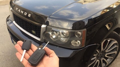 "Ayıq&nbsp;sürücü"&nbsp;&ldquo;Range Rover&rdquo;dən 11 min manat OĞURLADI