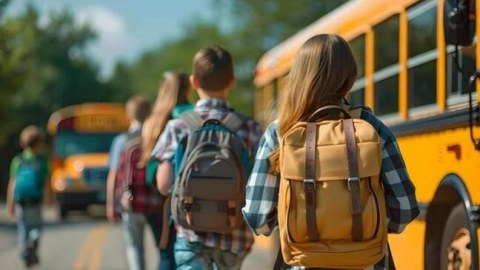 Azərbaycanda şagirdlərin avtobusla daşınmasına 4 milyon manat ayrıldı