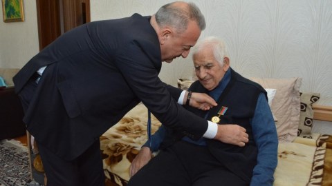 Nəriman Həsənzadə &ldquo;Fəxri Ağsaqqal&rdquo; döş nişanı ilə təltif olundu