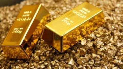 Qızılın qiyməti yenidən 5 min dolları ötüb