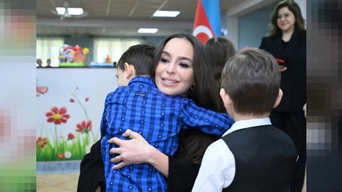Leyla Əliyeva uşaq evi və xəstəxana mərkəzini ziyarət etdi - FOTO