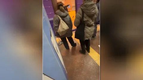 Metronun "Nərimanov" stansiyasında qatar TÜSTÜLƏNDİ -&nbsp; GÖRÜNTÜ