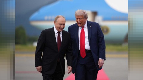 Tramp Putinlə münasibətlərindən danışıb