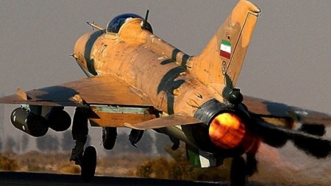 İranda hərbi təyyarə qəzaya uğradı - Pilot öldü