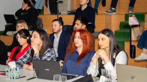 Jurnalistlər üçün süni intellekt təlimi keçirilib - FOTO