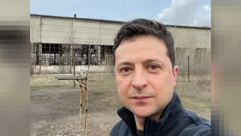 Zelenski 2 il bunkerdə yaşadığını deyib