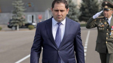 Ermənistanın müdafiə naziri&nbsp;İrana getdi