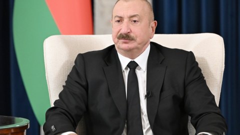İlham Əliyev&nbsp;Alar Karisi təbrik etdi
