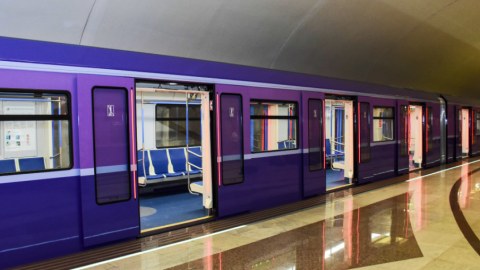 Bakı metrosunda daha bir nasazlıq - sərnişinlər düşürüldü