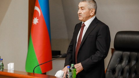 İcra başçısı qəsəbə nümayəndələrinin yerini dəyişdi