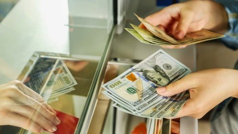 Azərbaycanda dollar satışı&nbsp;kəskin AZALIB