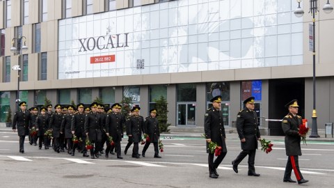 Dövlət Agentliyinin&nbsp;şəxsi heyəti Xocalı&nbsp;abidəsinin ziyarətində&nbsp;- FOTO