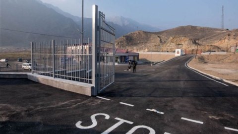 Rusiya hərbçiləri Ermənistan sərhədini tərk etdi