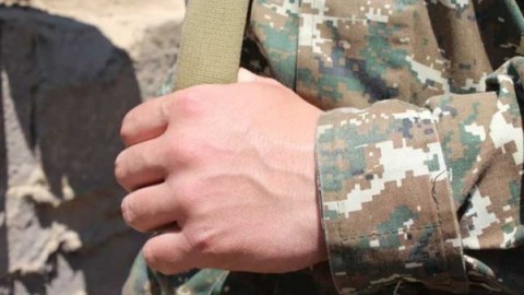 Ermənistanda daha bir əsgər ölümü: həbs edilən var