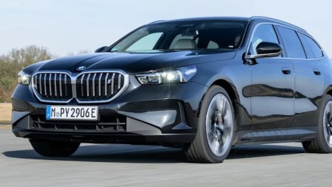 BMW yüz minlərlə avtomobilini geri çağırır