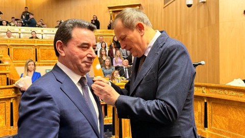 Putin azərbaycanlı deputatı təltif etdi - FOTO