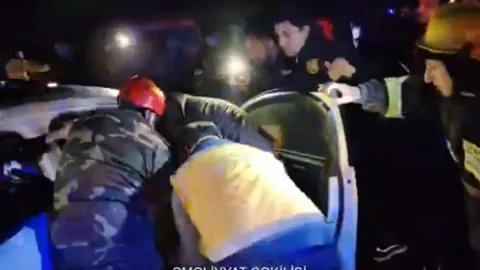 "Ford" dəmir səddə çırpıldı
