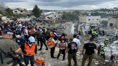 İran&nbsp;Beyt-Şemeşi ballistik raketlə vurdu -&nbsp;8 ölü