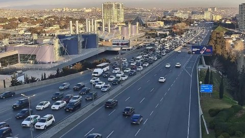 Martın ilk iş günündə tıxac olan yollar - SİYAHI