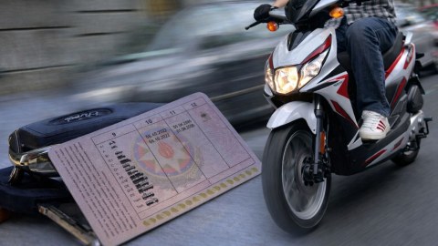 Moped sürücülərin nəzərinə! - Sürücülük vəsiqəsi tələb olunacaq