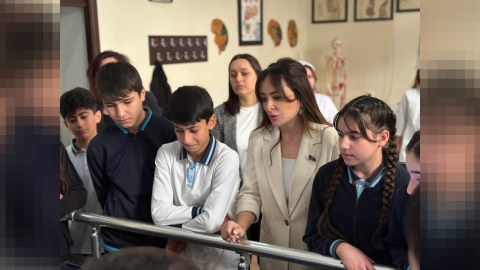 Deputat şagirdlər üçün&nbsp;Tibb Universitetinə səfər təşkil edib - FOTO