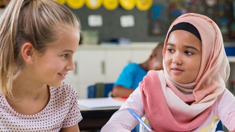 Uşaqlara hicabın qadağan edilməsi təklif olunur