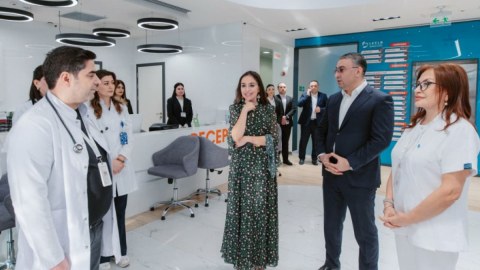 Prezidentin qızları&nbsp;Pediatriya Mərkəzində olublar - FOTOLAR