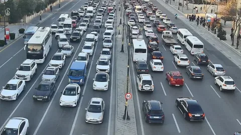Paytaxtda 21 istiqamətdə sıxlıq müşahidə olunur - FOTO