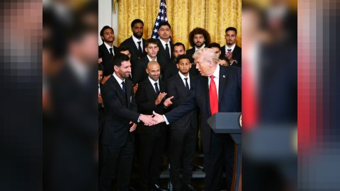 Messi Ağ evdə Trampla görüşdü