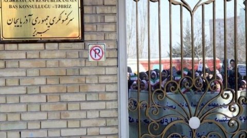 Təbrizdəki Baş Konsulluq tam tərkibdə təxliyə olunub