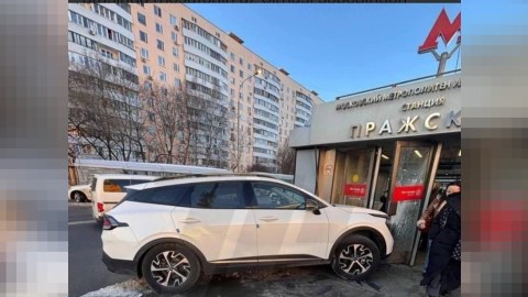 Moskvada səfirliyimizə aid avtomobil qəzaya uğradı
