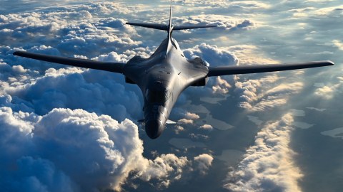 ABŞ İngiltərəyə&nbsp;bombardmançı təyyarələr göndərdi