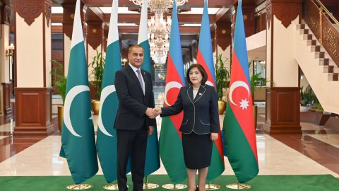 Spiker&nbsp;pakistanlı həmkarı ilə regiondakı gərginliyi müzakirə etdi