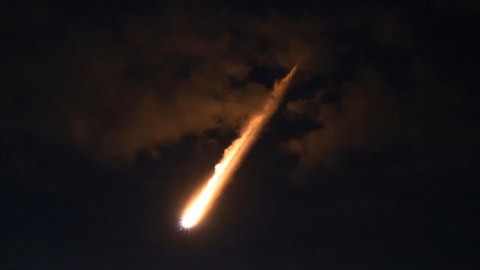 Almaniyada evə meteorid düşdü - FOTO