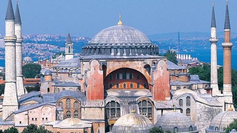 Əsrlərin sükutu: Ayasofyanın qübbəsindən&nbsp;boylanan tarix
