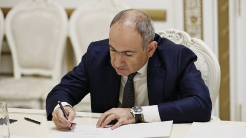 Paşinyan İranın yeni Ali Liderinə məktub yazdı
