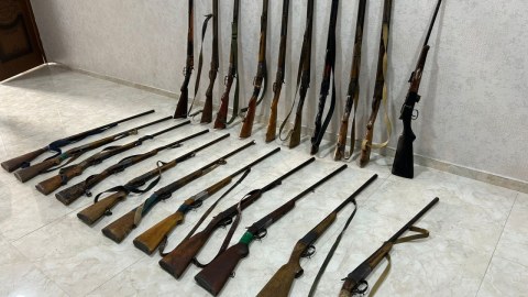 Polis xeyli silah-sursat topladı