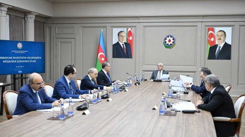 Baş nazir hökumət üzvlərini TOPLADI