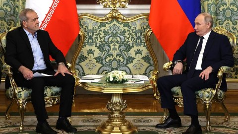 Putin Pezeşkianla Yaxın Şərqdəki vəziyyəti müzakirə etdi