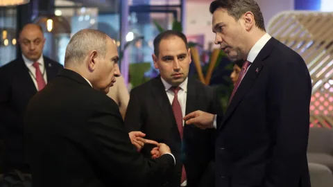 Paşinyan Bayraktarla görüşdü
