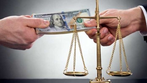 Korrupsiya məlumatı verən işçilərlə bağlı QƏRAR