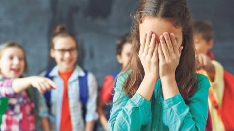 Uşağı döyərək tərbiyə edən müəllim cərimələnəcək