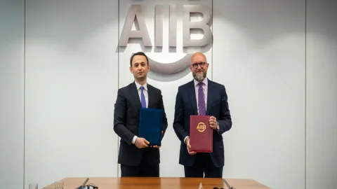 "AZCON Holding"in icraçı direktoru AIIB ilə görüş keçirib